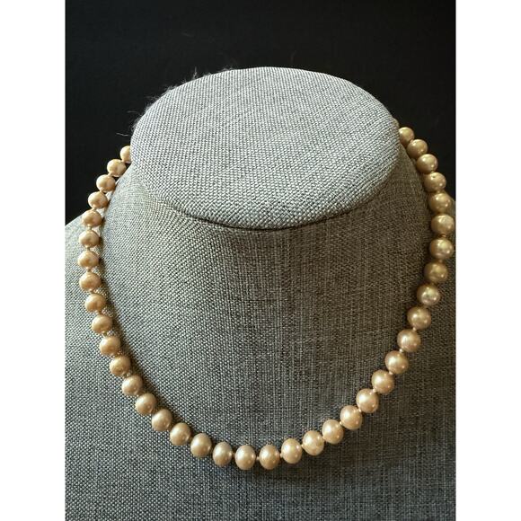 Vintage Monet Faux Cream Pearl Choker Necklace Single Strand Knotted Capsule - Picture 2 of 7
